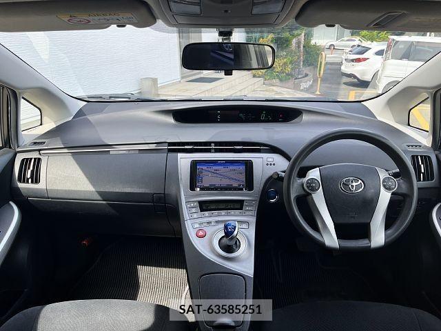 Toyota PRIUS 2013-06 243510-1