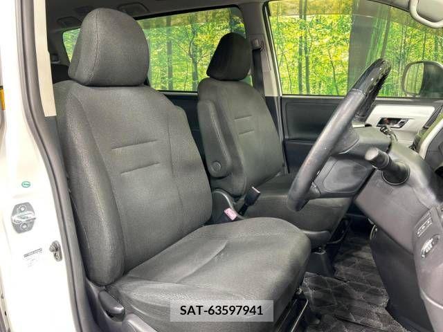 Toyota NOAH 2013-10 217066-8