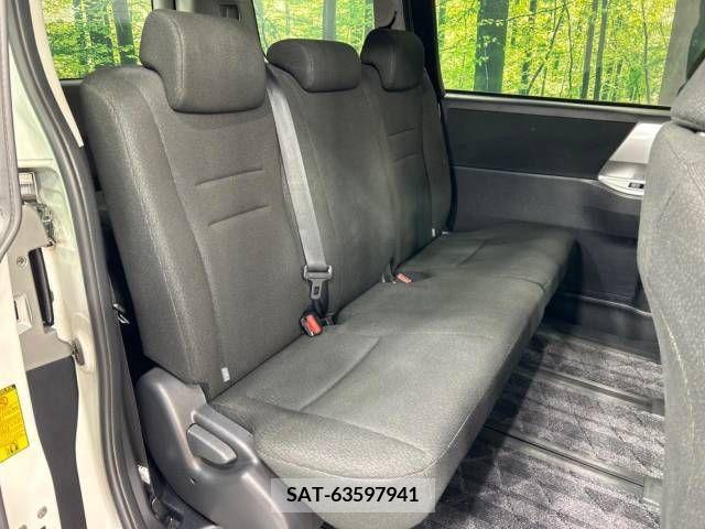 Toyota NOAH 2013-10 217066-9
