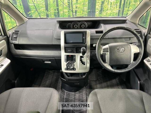 Toyota NOAH 2013-10 217066-1