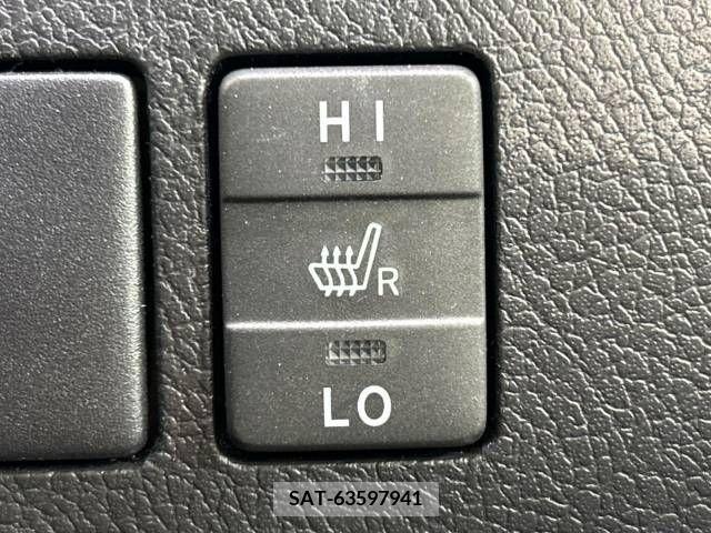 Toyota NOAH 2013-10 217066-6