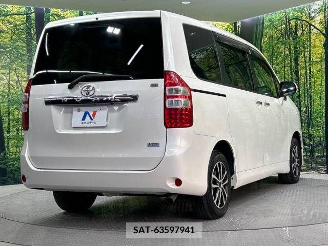 Toyota NOAH 2013-10 217066-18