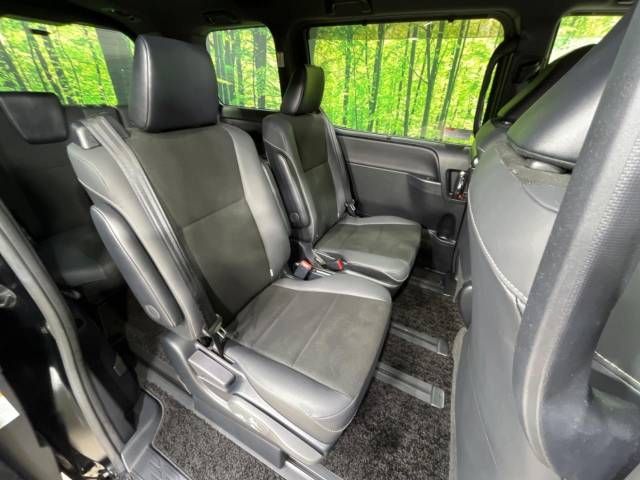 Toyota NOAH 2020-03 193820-9