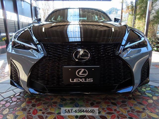Lexus IS 2023-06 388139-4