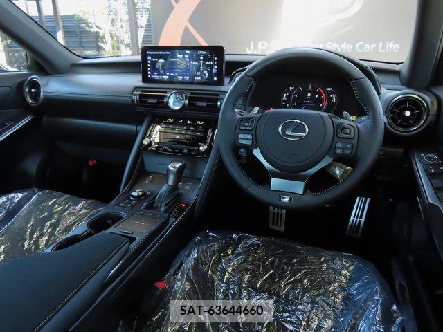 Lexus IS 2023-06 388139-21