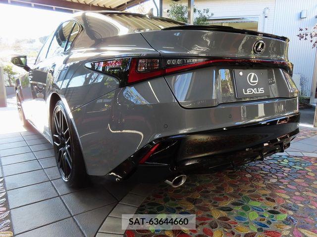 Lexus IS 2023-06 388139-1