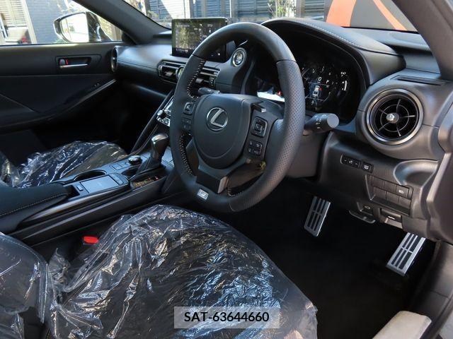 Lexus IS 2023-06 388139-18