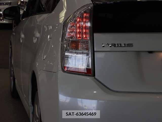 Toyota PRIUS 2011-01 366564-10