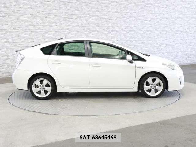 Toyota PRIUS 2011-01 366564-7