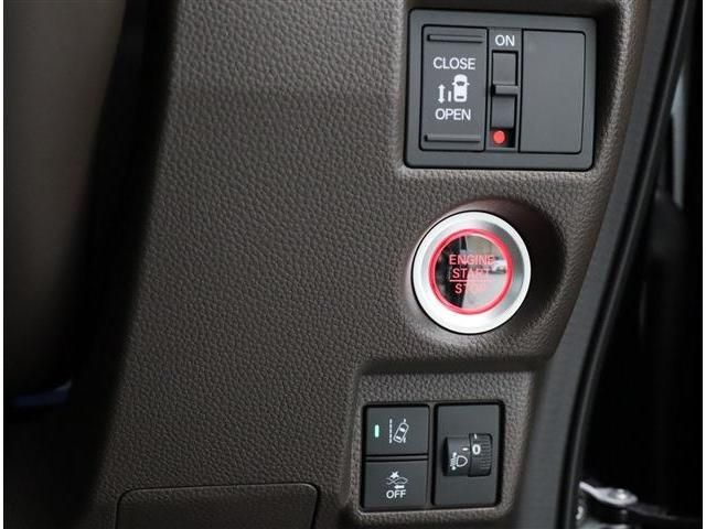 Honda N BOX 2023-05 189888-9
