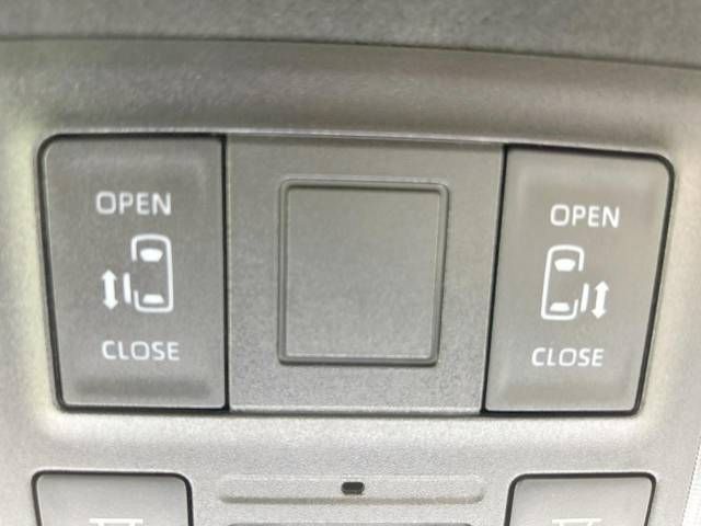 Toyota VOXY 2023-03 181742-3