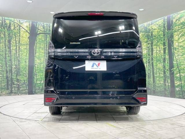 Toyota VOXY 2023-03 181742-16