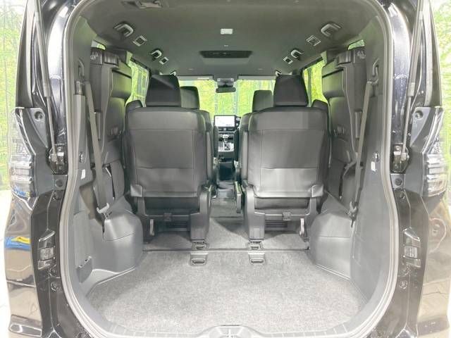 Toyota VOXY 2023-03 181742-11