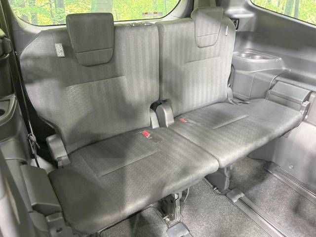 Toyota VOXY 2023-03 181742-10