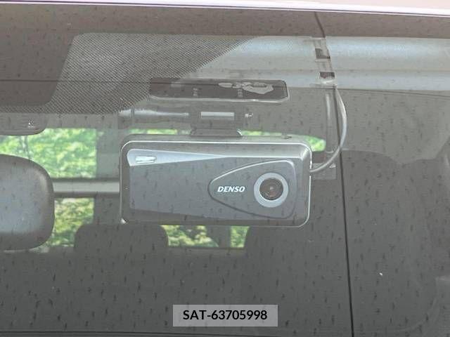 Toyota PRIUS 2019-03 322407-5