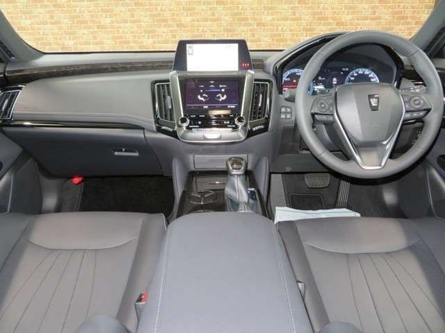 Toyota CROWN SEDAN 2018-06 10989-2