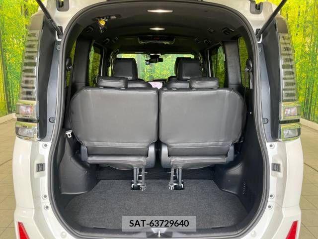 Toyota VOXY 2018-03 370367-10