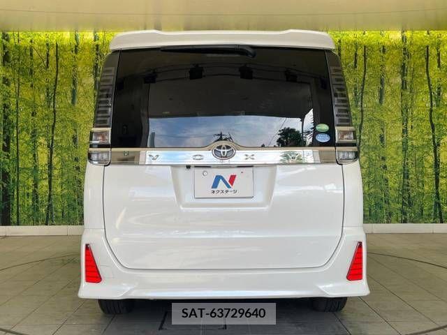 Toyota VOXY 2018-03 370367-15