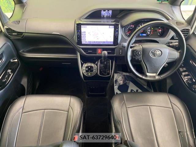 Toyota VOXY 2018-03 370367-1