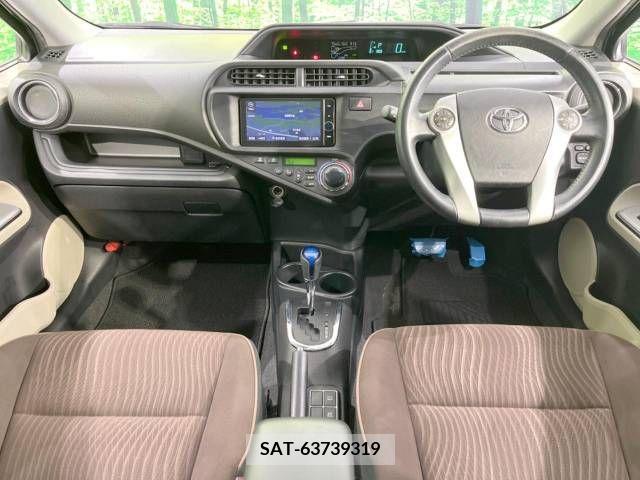 Toyota AQUA 2012-09 384449-1