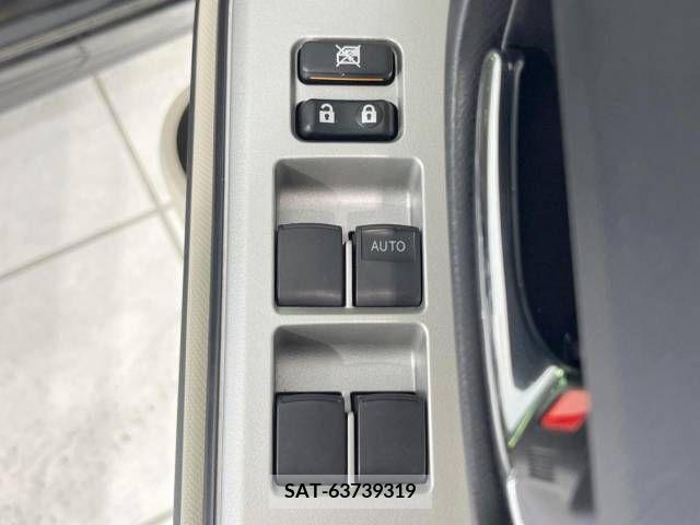 Toyota AQUA 2012-09 384449-7