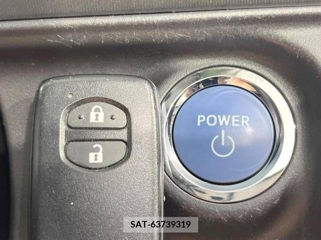 Toyota AQUA 2012-09 384449-5