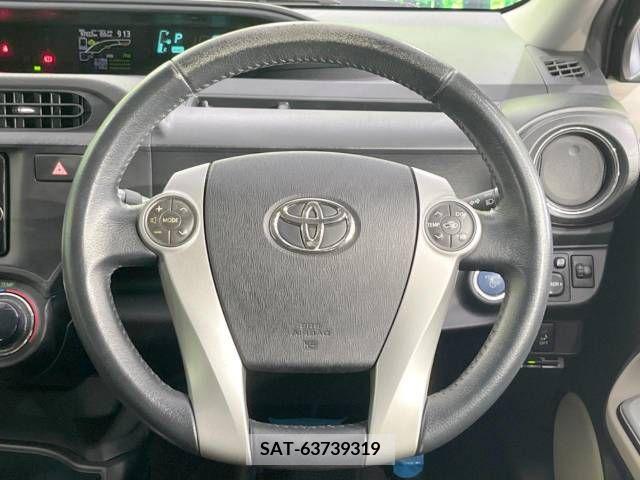 Toyota AQUA 2012-09 384449-11