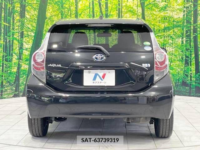 Toyota AQUA 2012-09 384449-15