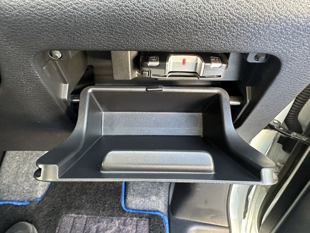 Nissan SERENA 2018-09 188368-19