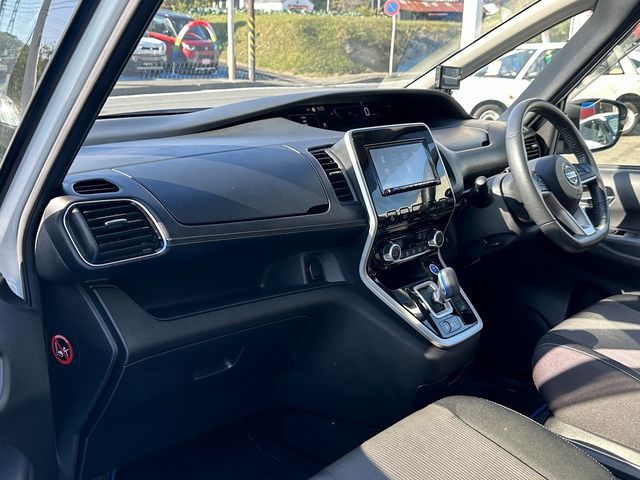 Nissan SERENA 2018-09 188368-11