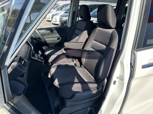 Nissan SERENA 2018-09 188368-13