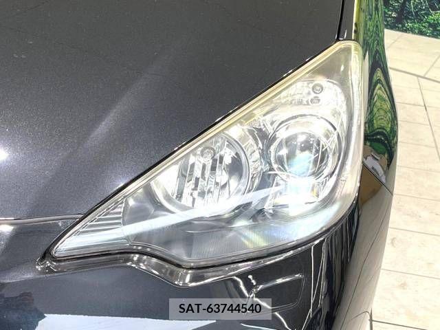 Toyota AQUA 2013-08 338279-11