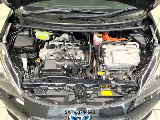Toyota AQUA 2013-08 338279-17