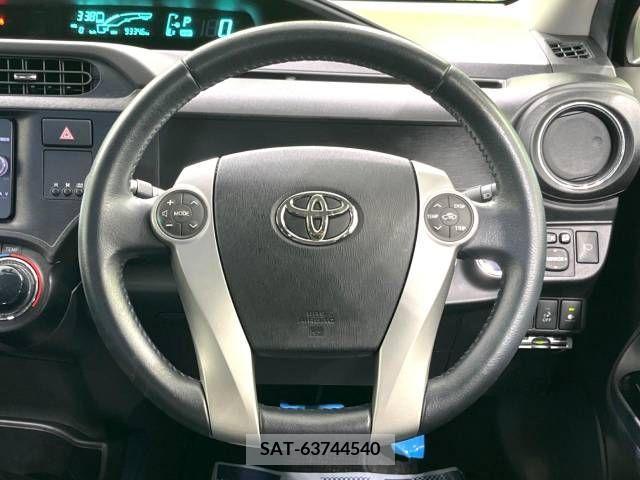 Toyota AQUA 2013-08 338279-10