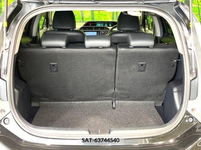 Toyota AQUA 2013-08 338279-9