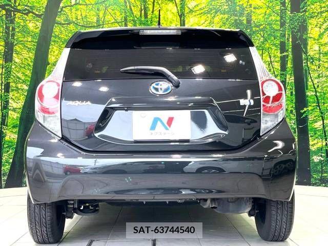 Toyota AQUA 2013-08 338279-14