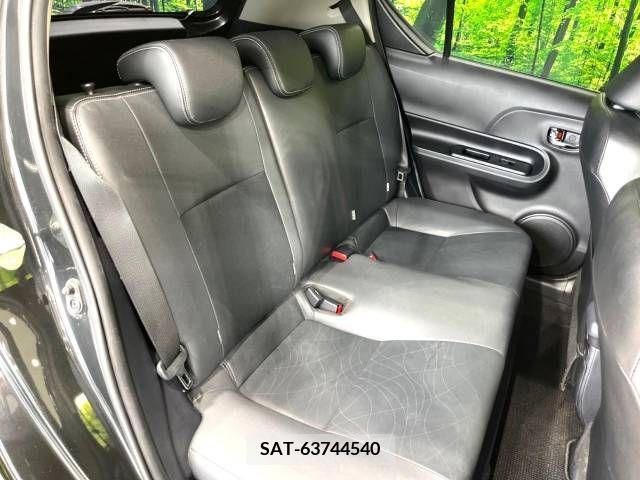 Toyota AQUA 2013-08 338279-8