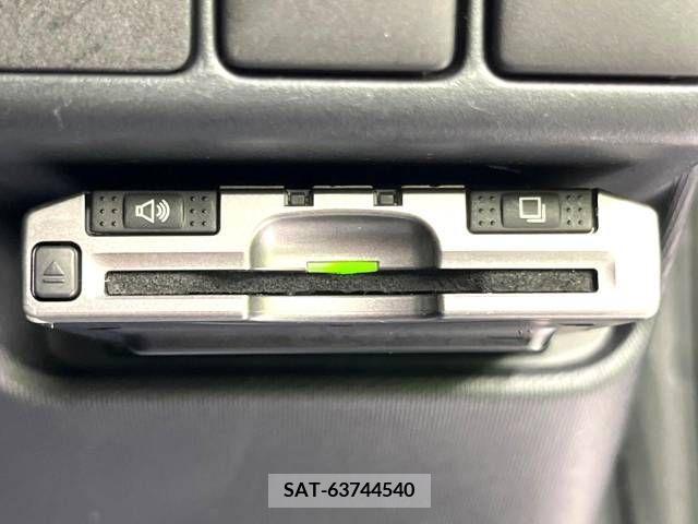 Toyota AQUA 2013-08 338279-6