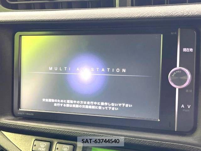Toyota AQUA 2013-08 338279-2
