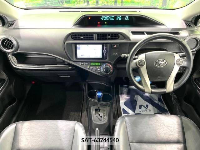 Toyota AQUA 2013-08 338279-1
