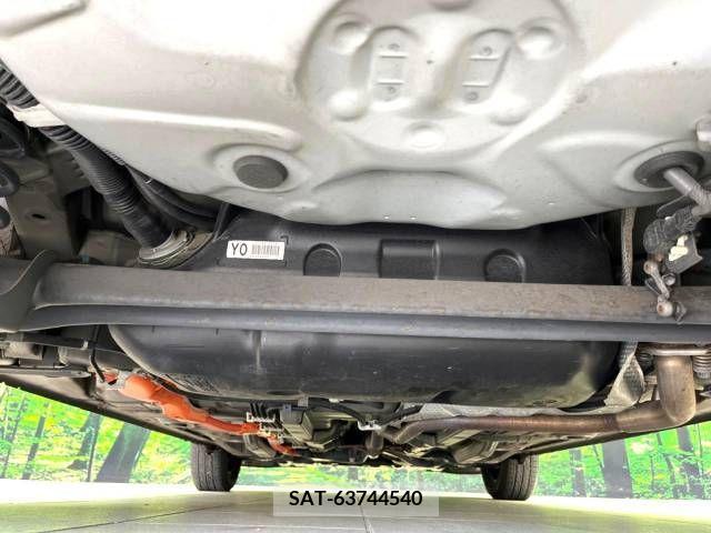 Toyota AQUA 2013-08 338279-18