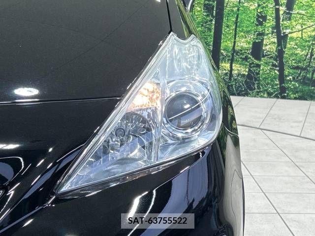 Toyota PRIUS ALPHA 2011-11 322222-12