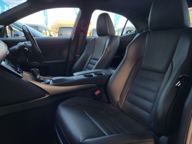Lexus IS 2014-03 195828-20