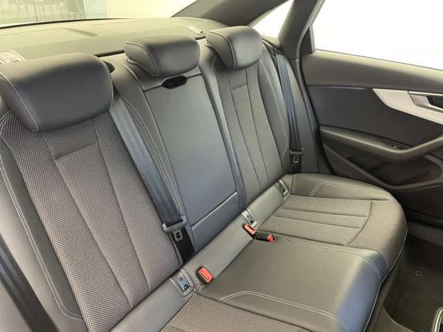 Audi A4 2019-05 183085-14