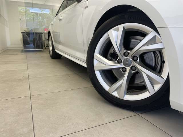 Audi A4 2019-05 183085-6