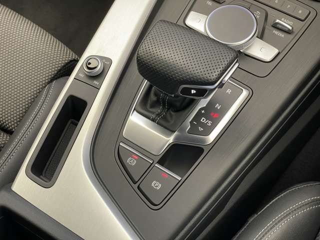 Audi A4 2019-05 183085-12