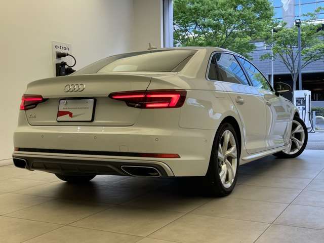 Audi A4 2019-05 183085-1