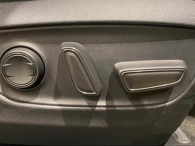 Toyota RAV4 2021-01 181993-6