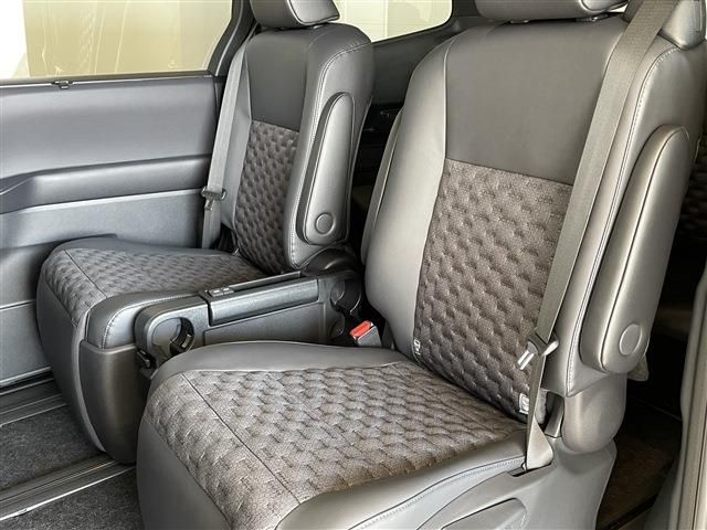 Toyota VOXY HYBRID 2023-10 24862-27