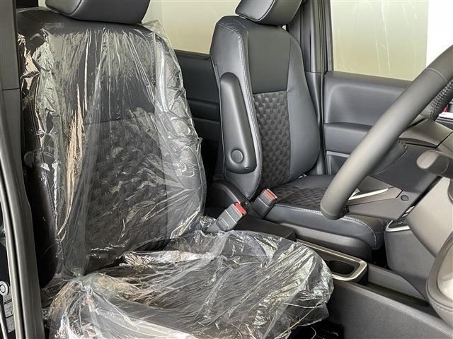 Toyota VOXY HYBRID 2023-10 24862-22
